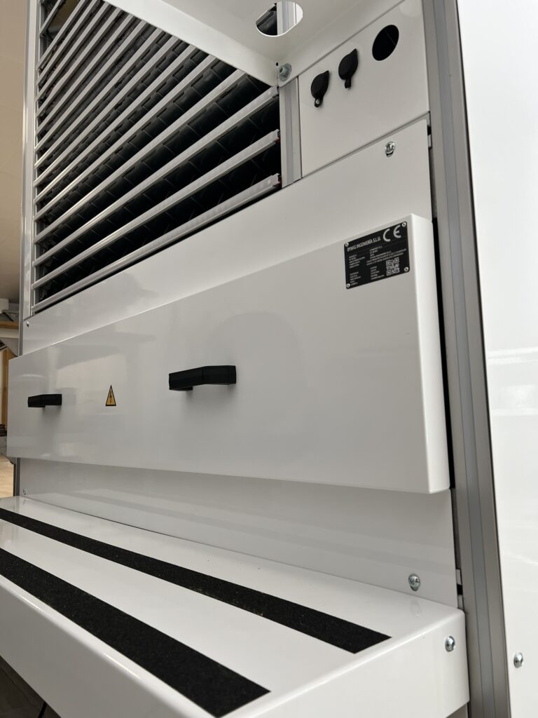 Detalle frontal de robot de farmacia para almacenamiento y dispensación automática