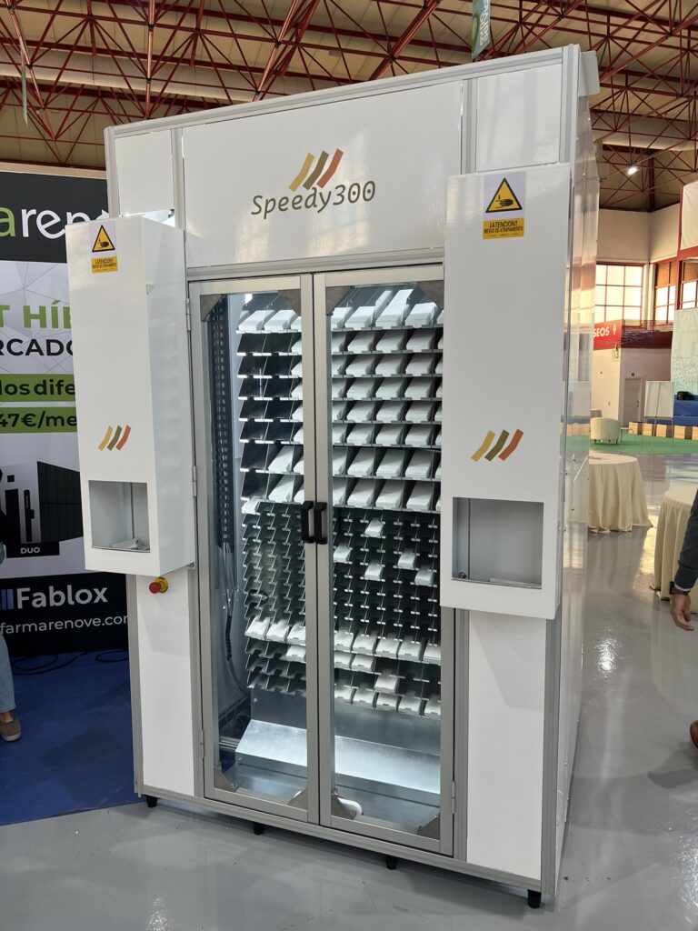 Robot de farmacia Speedy300 para almacenamiento y dispensación automática de medicamentos