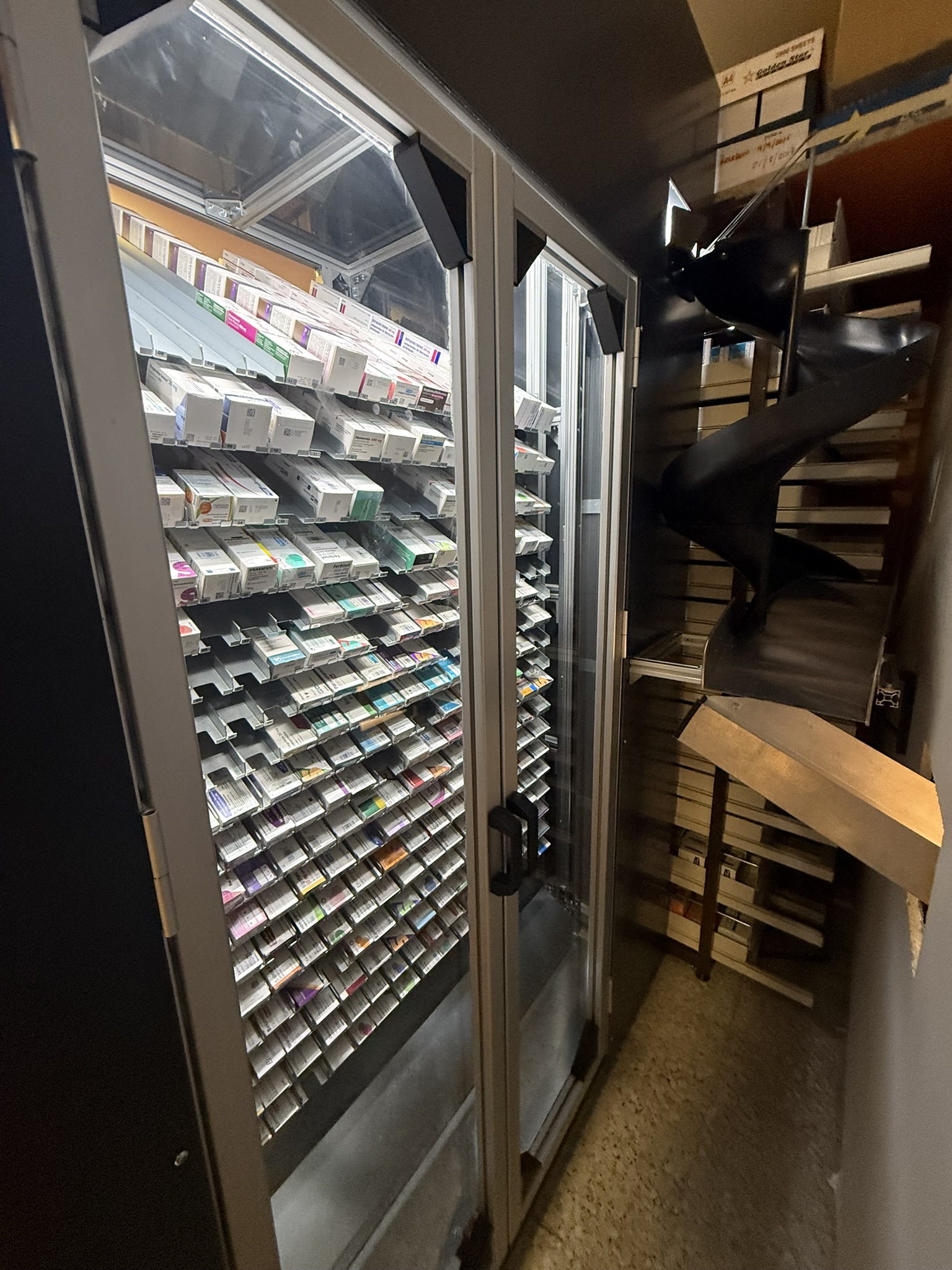 Robot de farmacia instalado con almacenamiento automático de medicamentos